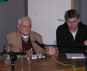 Jules Schelvis (l.) und Moderator Stefan Proske in der ESG