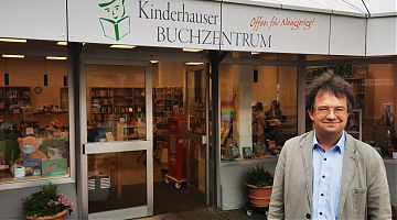 Christopher Görlich hat das Kinderhauser Buchzentrum übernommen. (Foto: Volker Stephan)