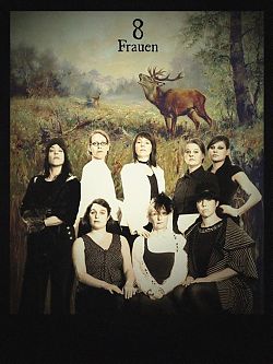 (Hanno Endres - Fotografie / Hanna Schneider - Gestaltung) Die Premiere des Stücks "8 Frauen" ist am 10.04.2015 um 20.30 im Kammertheater "Der Kleine Bühnenboden"