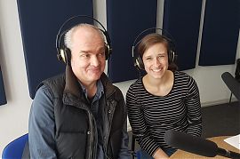 Guido Wollenberg und LindaTiebing moderieren die zweite Sendung von "Care on air" 2019. (Foto: Marion Baune)