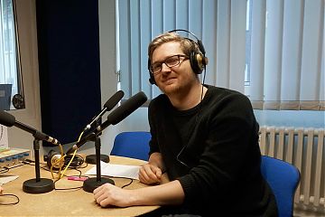 André Schuster moderiert "Radio Fluchtpunkt" diemal allein und ohne Studiogäste. (Foto: Klaus Blödow)