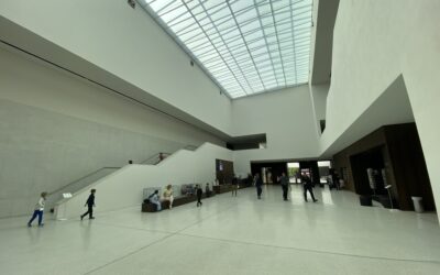 Mit dem Hasen Felix im Museum