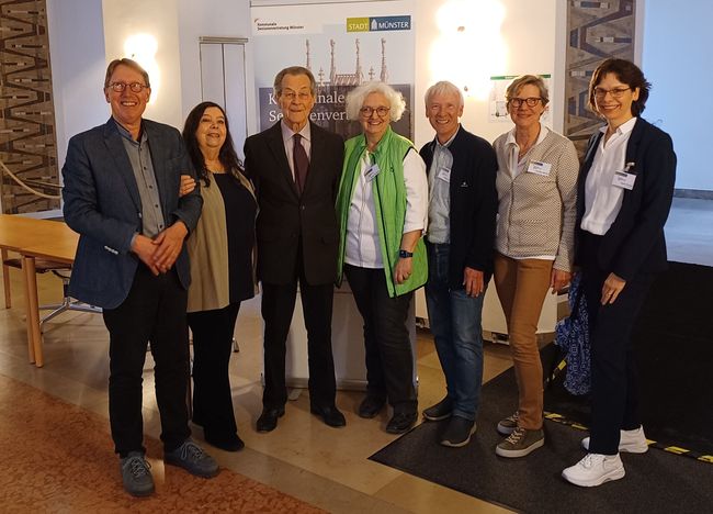 v.l. Günter Klemm, Barbara Klein Reid (KSVM), Franz Müntefering, Beate Frankrone, Harald Esser, Cornelia Höring (KSVM), Ingrid Dierkes (Geschäftsführering KSVM)